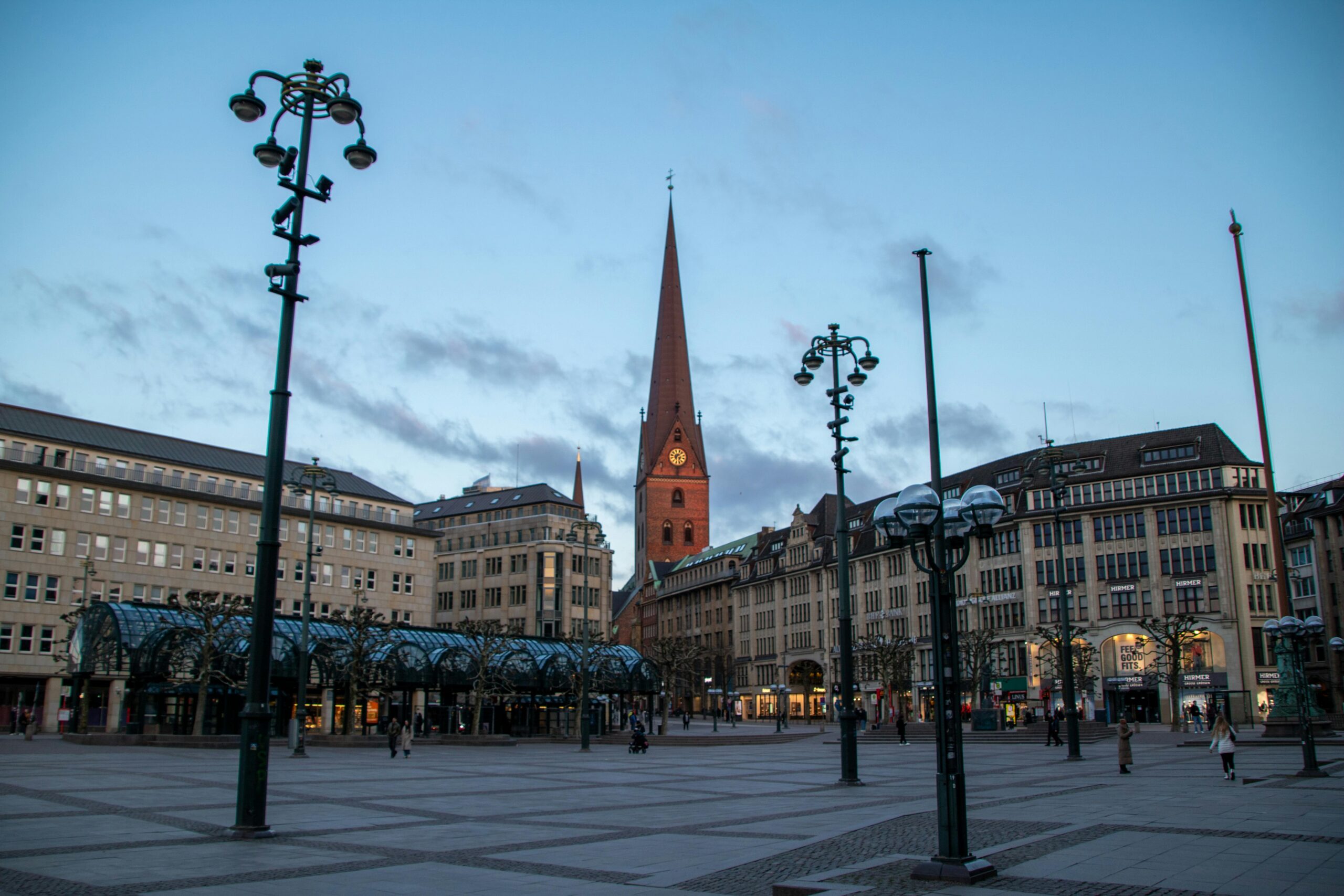 Twilight view of Hamburg's iconic Town Hall Square with historic architecture and vibrant urban atmosphere.